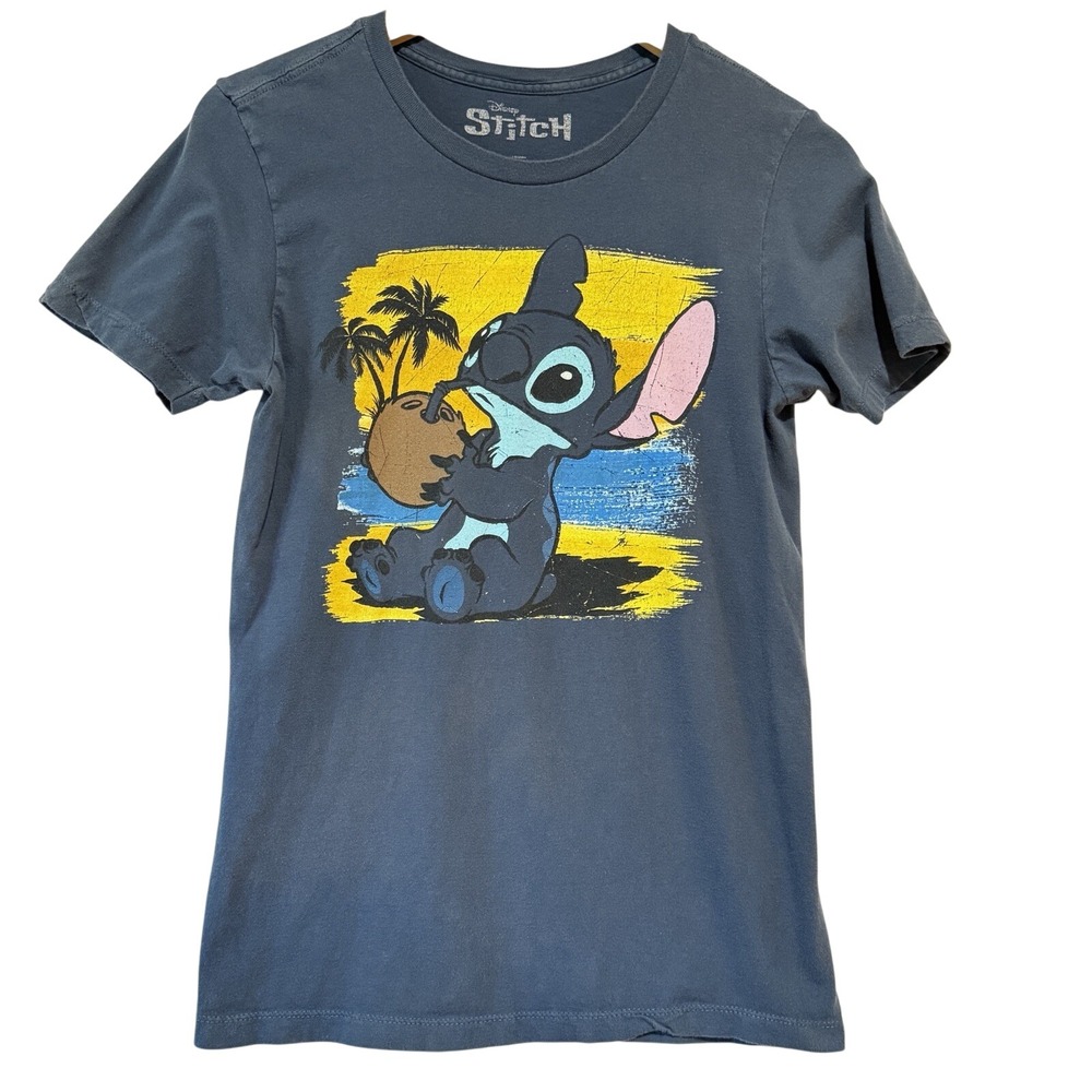Disney Stitch T-Shirt Graphic Stitch Coconut Juice Beach Size Small 100% Cotton